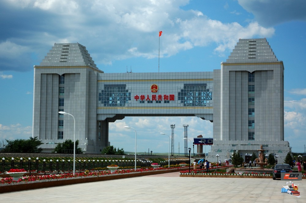 Cross-Border Logistics (China–Russia) Cross-border operations focus on major frontier crossings. For example, the Manzhouli (China) – Zabaikalsk (Russia) crossing is one of the busiest road gateways, handling thousands of containers per month. Transit times for China–Russia shipments are typically on the order of weeks (e.g., ~18–28 days via these land routes) . At the border terminals, trucks undergo customs clearance and any mode changes. Specialized service providers (like Dear-Railway) offer door-to-door FTL and LTL routing with customs handling, ensuring freight moves efficiently across the China–Russia border.
