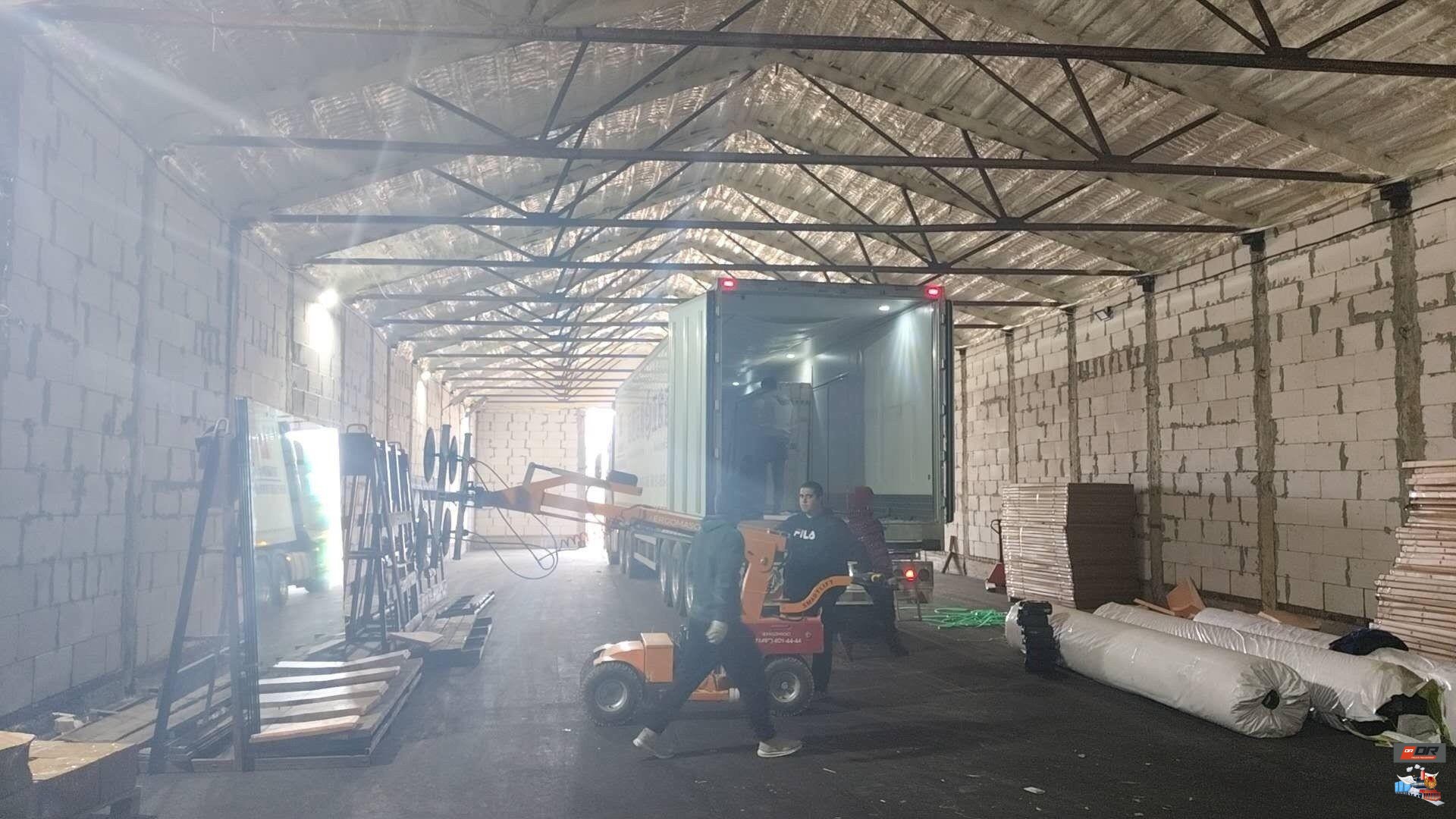 Dear-Railway Container Transport (DR Trans), established in 2015, focuses on cargo transportation services for China-Europe, China-Russia, China-Belarus, and China-Central Asia. The Dear-Railway Head Office is established in Ningbo, Zhejiang Province, with an office in Yiwu in 2022 and a branch in Hefei in 2023. We have over 100 employees and over 200 trucks, providing the most professional international container transportation solutions.