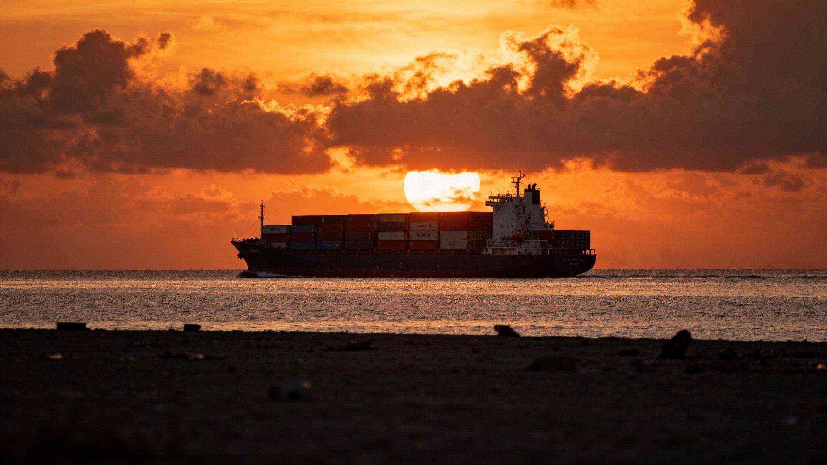 Air freight and sea freight options; consignor and consignee logistics. Air and sea freight for shipping consignment